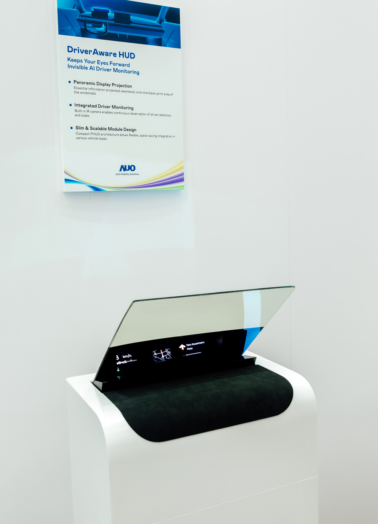 DriverAware HUD结合抬头显示器与隐藏式红外线摄影机，将车速、导航及警示讯息投影于挡风玻璃上，完美对齐驾驶目不离路的视线，同时，透过AI 监控驾驶注意力以提升安全性。